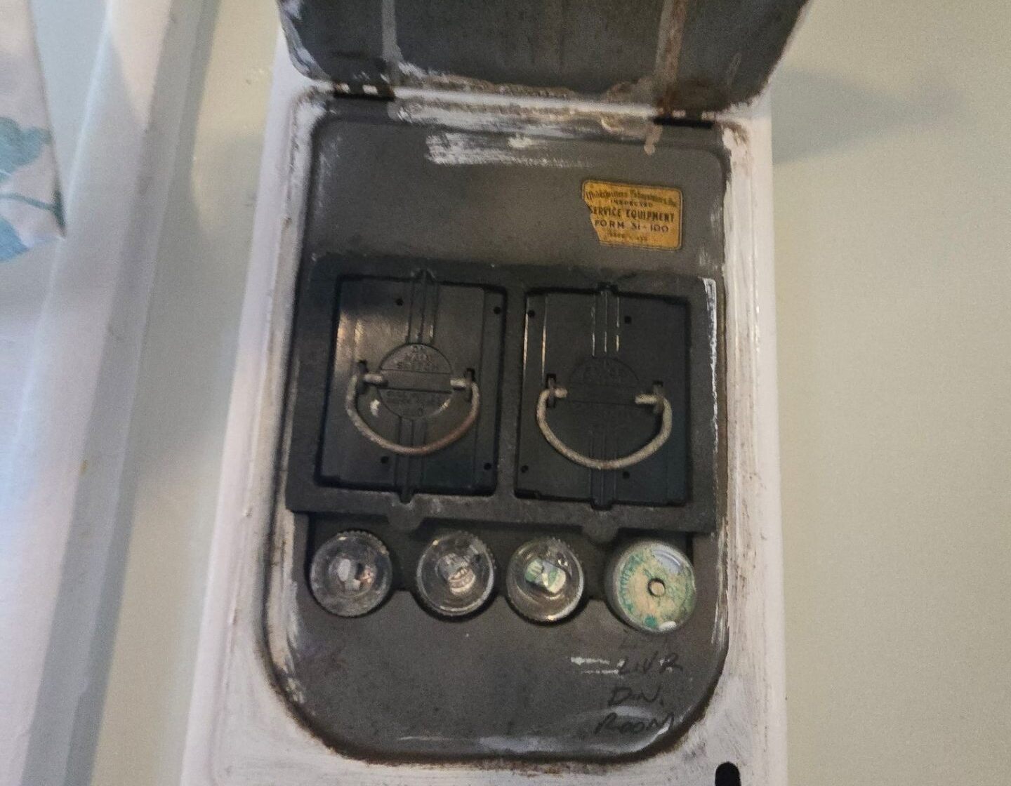 mcneill-fuse-panel-2-Bu_hyBGA (1)